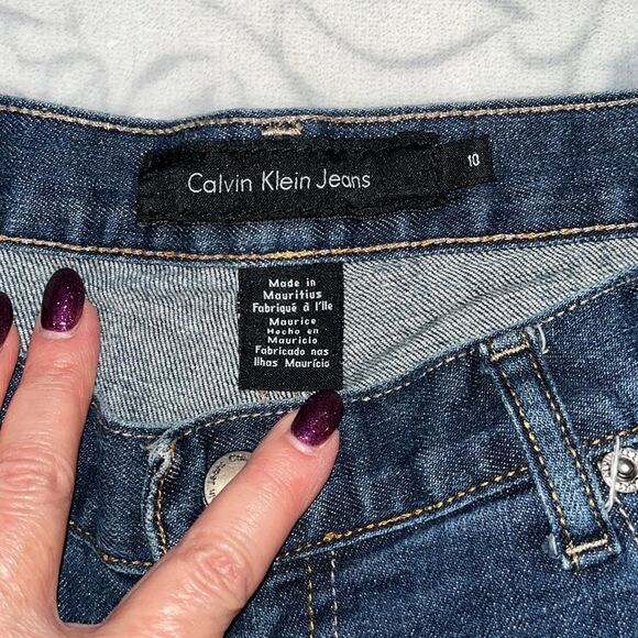 Calvin Klein Flared Jean. Size 10 - Picture 10 of 13